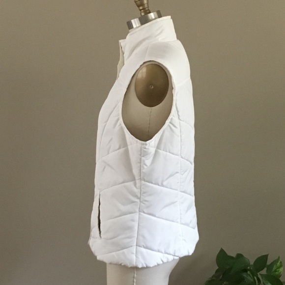 🌸🌸 SOLD 🌸🌸 NWOT Puffy White Vest - Picture 5 of 8